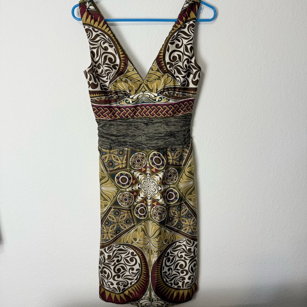 Nicole Miller Gold Patterned Dress 100% Silk Sleeveless V-neck Cocktail